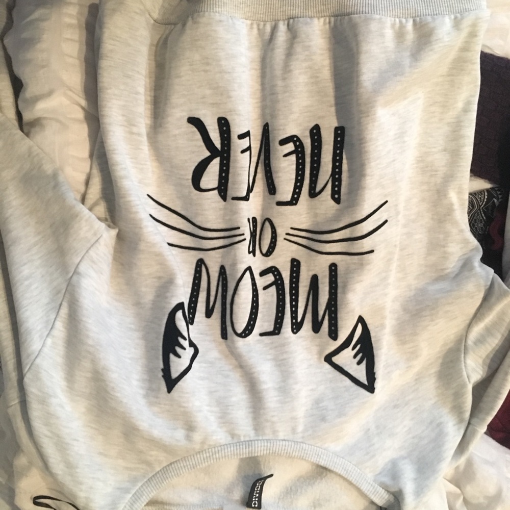 H&M grey sweatshirt